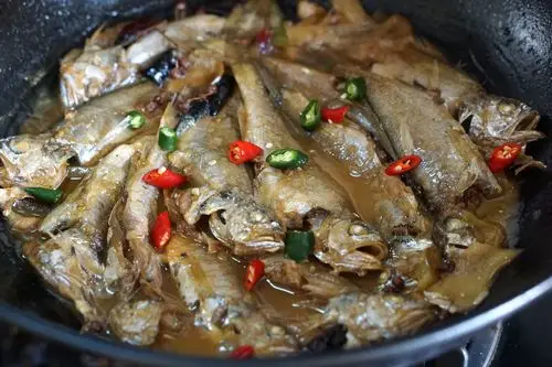 地道胶东红烧鱼做法按照这个步骤做鱼隔着锅盖都能闻到香味