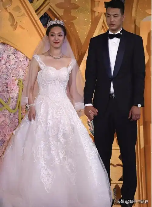 份cba顶薪,妻子拥有逆天大长腿|cba|翟小川|八一队|丁彦雨航_网易订阅