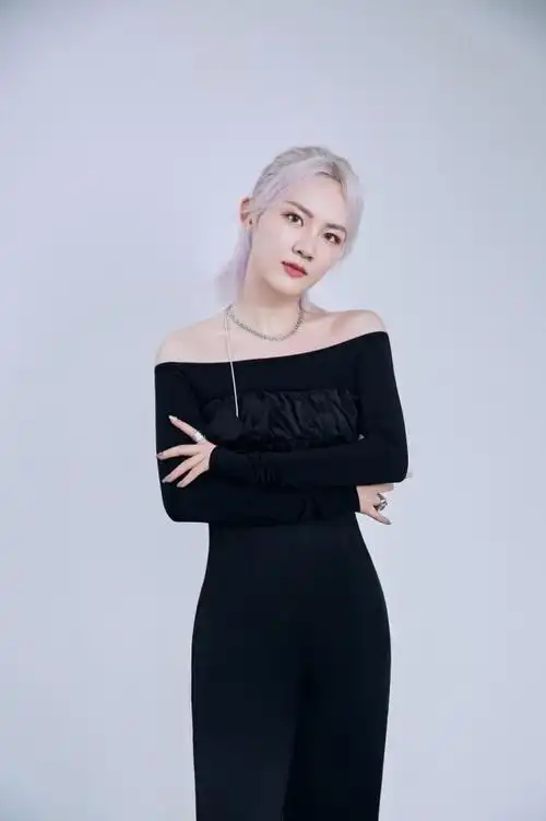 宝藏女声tifa陈梓童首张翻唱ep《关于她》正式发行