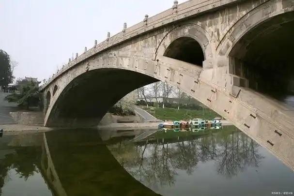 本文将介绍赵州桥的建造渊源,历史背景以及它在历史上的重要意义.