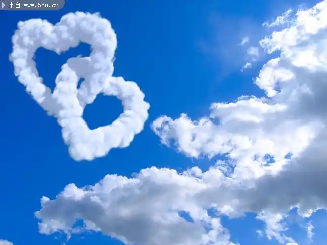爱心蓝天背景图片.jpg