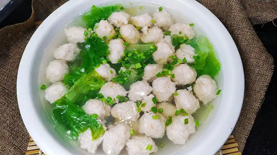 烹饪小贴士——这道味道鲜美口感非常q弹的"虾肉丸子汤"就这么