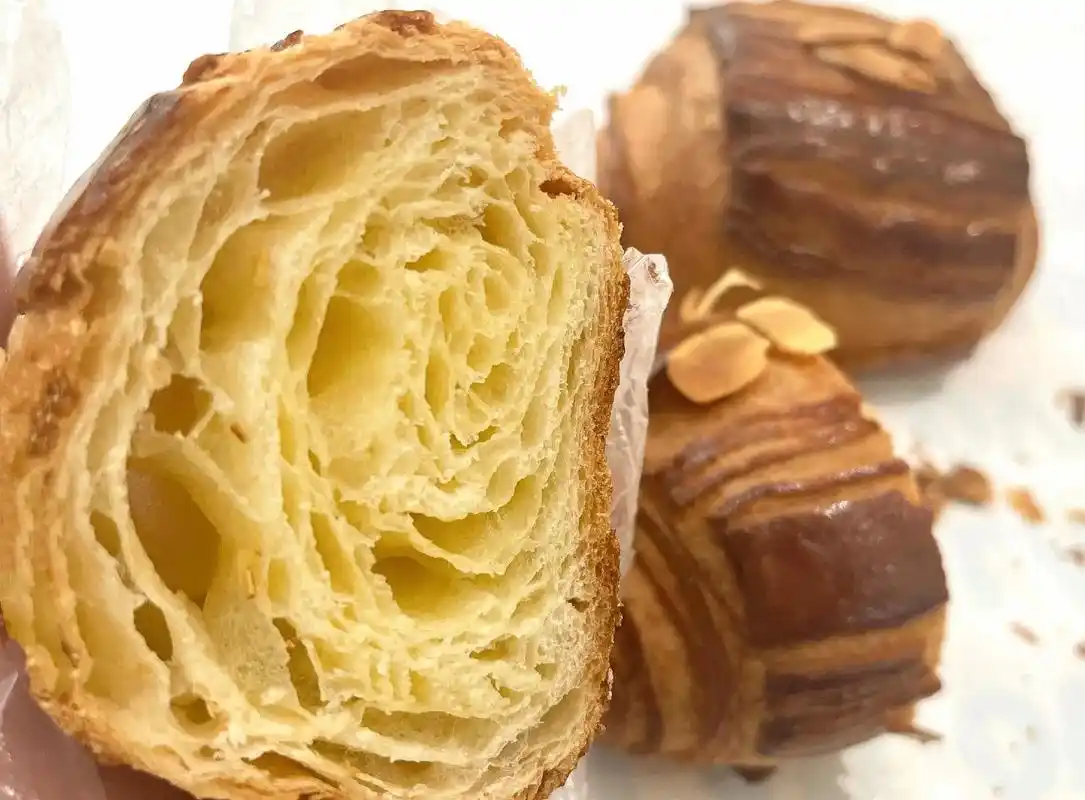 喷香扑鼻的现烤面包新鲜出炉啦满满的面包香气香迷糊了