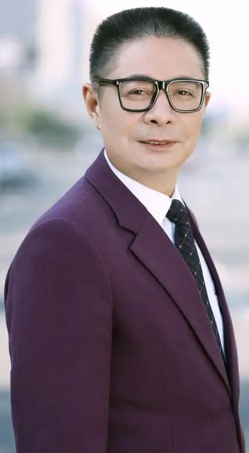 常州电视台老娘舅栏目主持人,常州市地方文化研究会会员,常州市地方