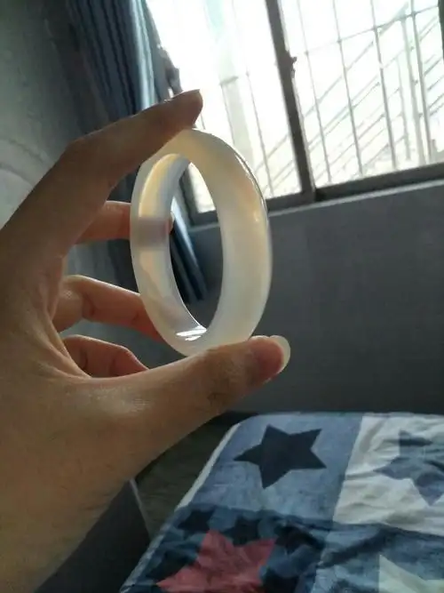 价格说是两千多 阳光照射下 能看出两边是半透明状