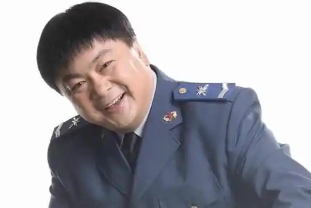 洪剑涛:军艺校草到炊事班长,婚姻风波重获幸福,儿子是他的骄傲