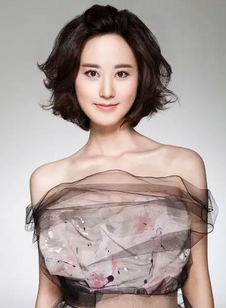 盘点央视财经频道的年轻美女主播们(组图)