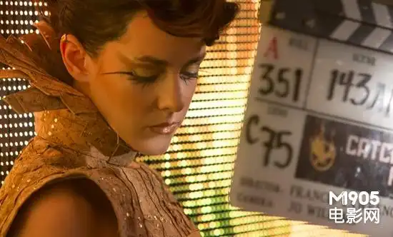 《饥饿游戏2》曝美妞特辑 这个"杀手"不太冷