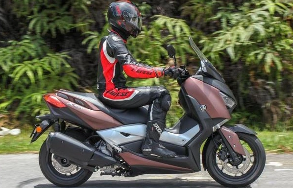 雅马哈xmax250踏板摩托车,海外售价34170元,通勤,运动都适用