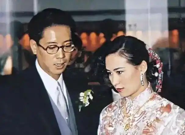 "悲情天王"陈百强:目送所爱之人出嫁,35岁吞药自杀|赌王|何超琼