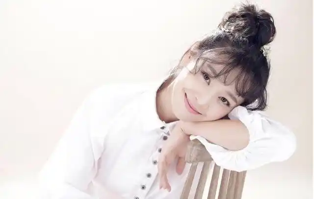 她是金鹰视后王维维,美貌不输李小冉,被张嘉译捧成一线明星!