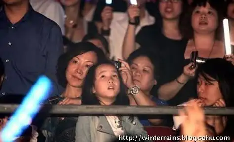 46岁任贤齐漂亮老婆陈则妤背景曝光 一对儿女可爱逗趣