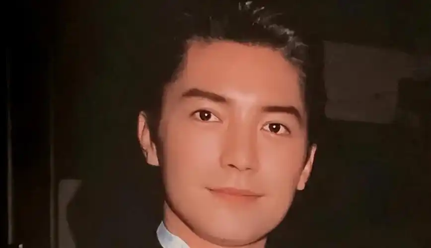 亚洲第一美男尊龙,林青霞为看他一夜不睡,73岁无妻无子与狗相伴