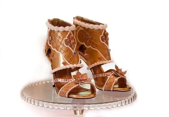 3.哈里·温斯顿·鲁比拖鞋– 300万美元.