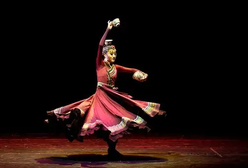 蒙古族女子独舞《情溢》舞者:田振琳