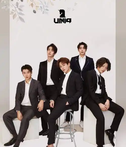 周艺轩安慰吴昕cue王一博和李汶翰,看他的表现后:就该是小透明_选手