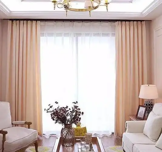 米色窗帘卧室搭配效果图(朴实无华的米色窗帘)(5)