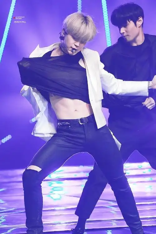 又到了夜间分享时分,准备好和昮吧一起开车车了吗,记得自备红枣喔腹肌