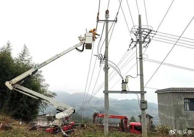 一台63千伏安新变压器安装完毕,原有一台20千伏安