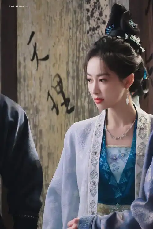 宋茜的古装剧路透每天都能美出新高度头脑清晰,敢爱敢恨,勇敢坚韧,不