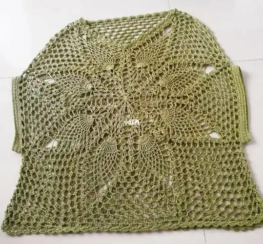 蕾丝线钩织的蝙蝠衫