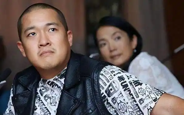 回顾张丰毅和吕丽萍离婚娶舞蹈老师霍凡与儿子关系一言难尽