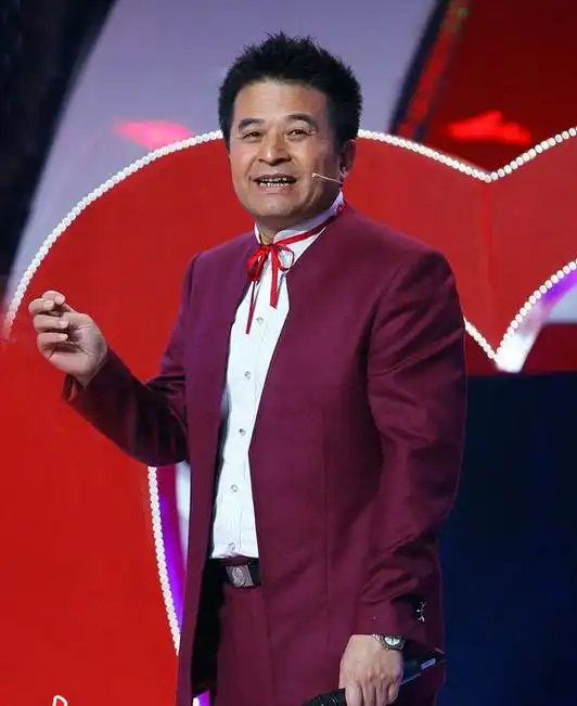 此前因为"饭局视频事件"遭停职的前央视主持人毕福剑,一直未有出现在