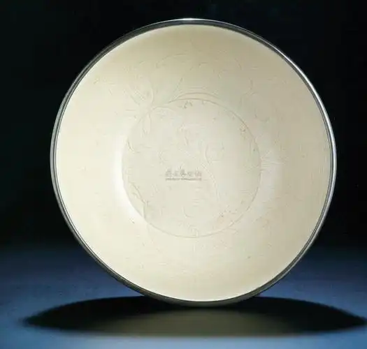 3810 北宋 定窑白釉刻花莲纹大盌