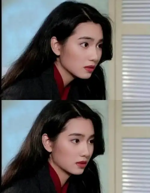 洪欣年轻时穿泳装系丝巾遮挡,如今牵娃穿蝴蝶结装,却大方秀长腿