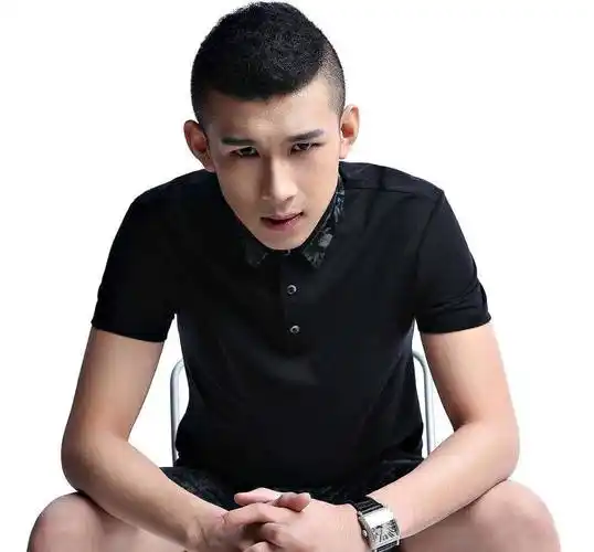 mc天佑原名李天佑,出生于1994年,以说唱歌手和网络主播的身份走红.