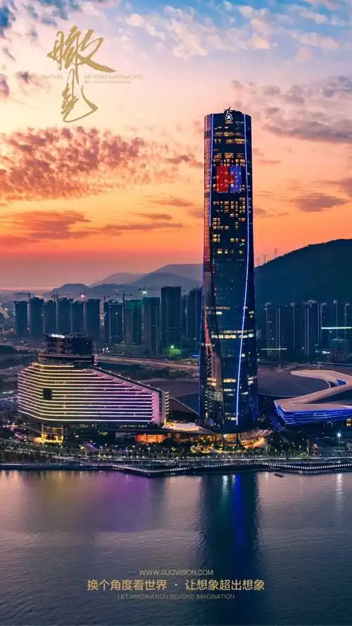 十一载弹指一挥间, 330米高的珠海中心大厦矗立珠江西岸, 让濠江