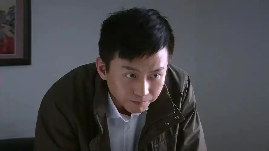 相爱十年:陈启明拿来了资料,肖然去工商局注册了商标