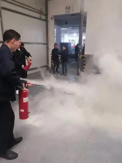 消防演练全员参与共筑平安防火墙