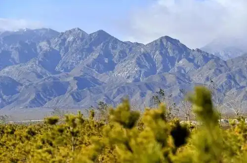 图说丨探秘贺兰山摊开的史书怀抱宁夏的父亲山