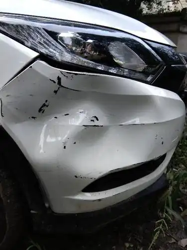 我的车子前保险杠被撞凹进去了大概需要多少钱维修?