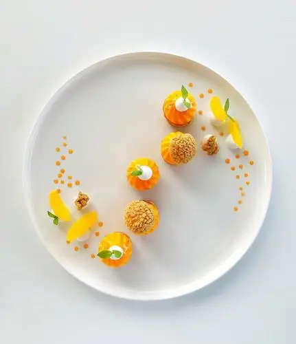 精致清爽的甜品摆盘