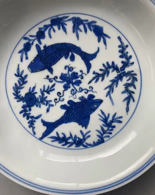 明万历 青花鱼藻纹盘"万历年造"及"德代长春"款