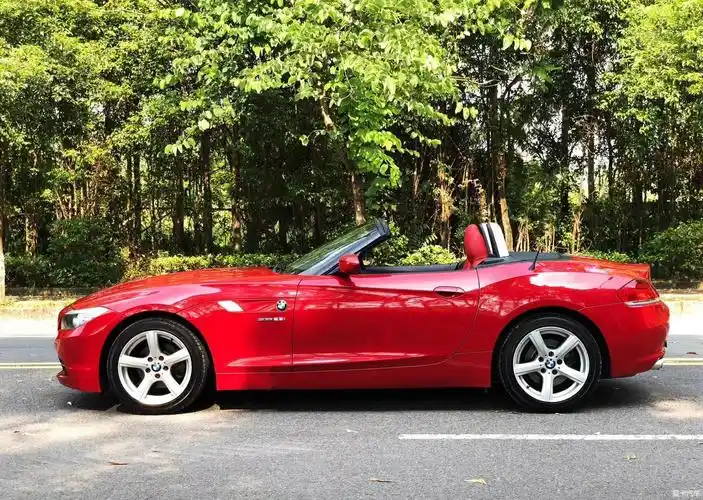 > 13款宝马z4 2.5,骚红色黑红内,硬顶敞篷