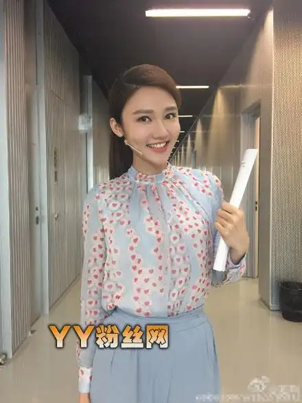 主持人龙洋个人资料男友照片 龙洋三围身高胸好大