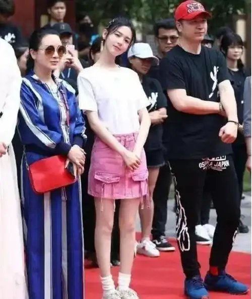 回顾:脸与身高不配的6位女星,看脸1米5看腿1米7长相太压个子了