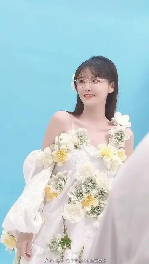 可盐可甜兔子牙##格曼苏尼首位代言人朱容君兔子牙