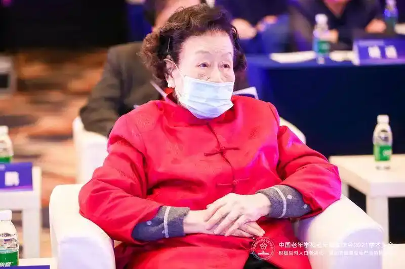 100岁名中医陈彤云和99岁人民大学一级荣誉教授邬沧萍的健康经