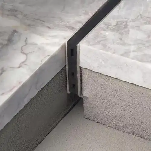 1,地面相同材质的衔接今天主要展示的是一些精细的砖的收边收口方案.