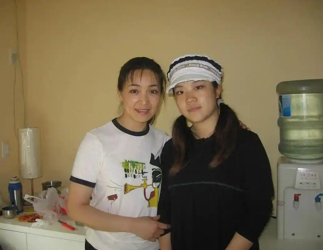 回顾戴春荣:25岁嫁初恋,和丈夫恩爱零绯闻,与女儿女婿住对门