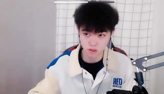 主播可杰被封始末切屏出现大尺度画面网友群嘲片子哥