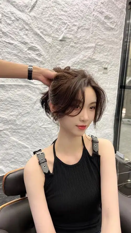 优雅的发型 刘海扎起来也好看