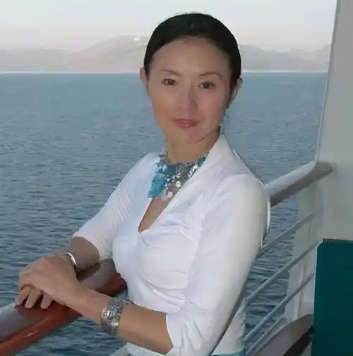 香港著名武打女星李赛凤,被老公曝光不忠诚干儿子,如今怎样了?