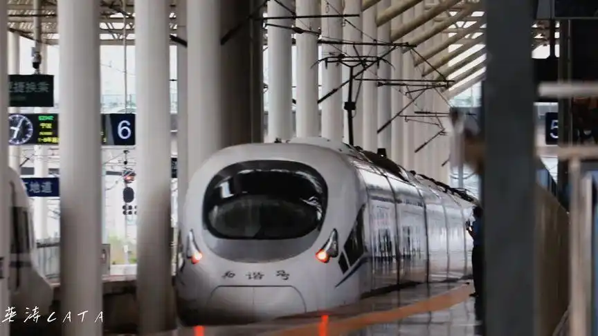全国仅有25组的crh380cl,外号俗称"鲨鱼",驶出温州南站