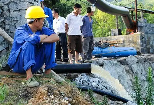 贵州黔南州平塘牛棚煤矿透水事故救援工作紧张进行