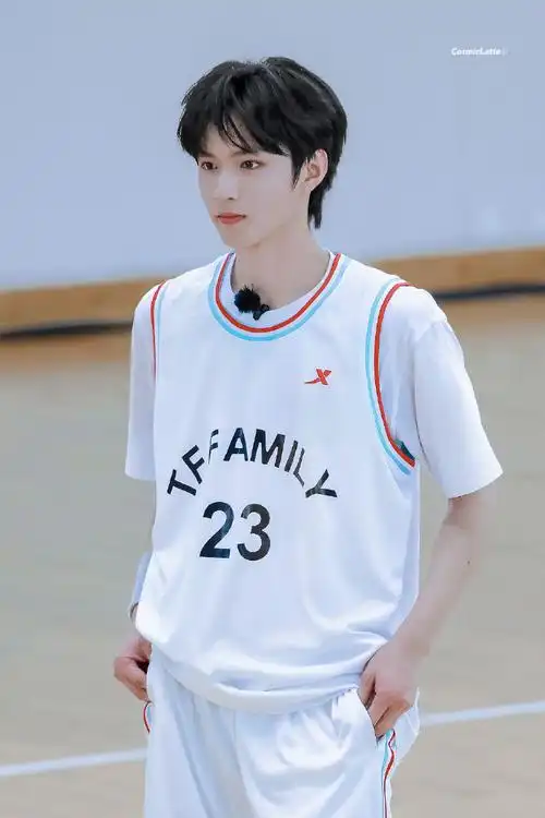 里有这样的篮球队长我会在看台喊破嗓子91    @时代少年团-刘耀文